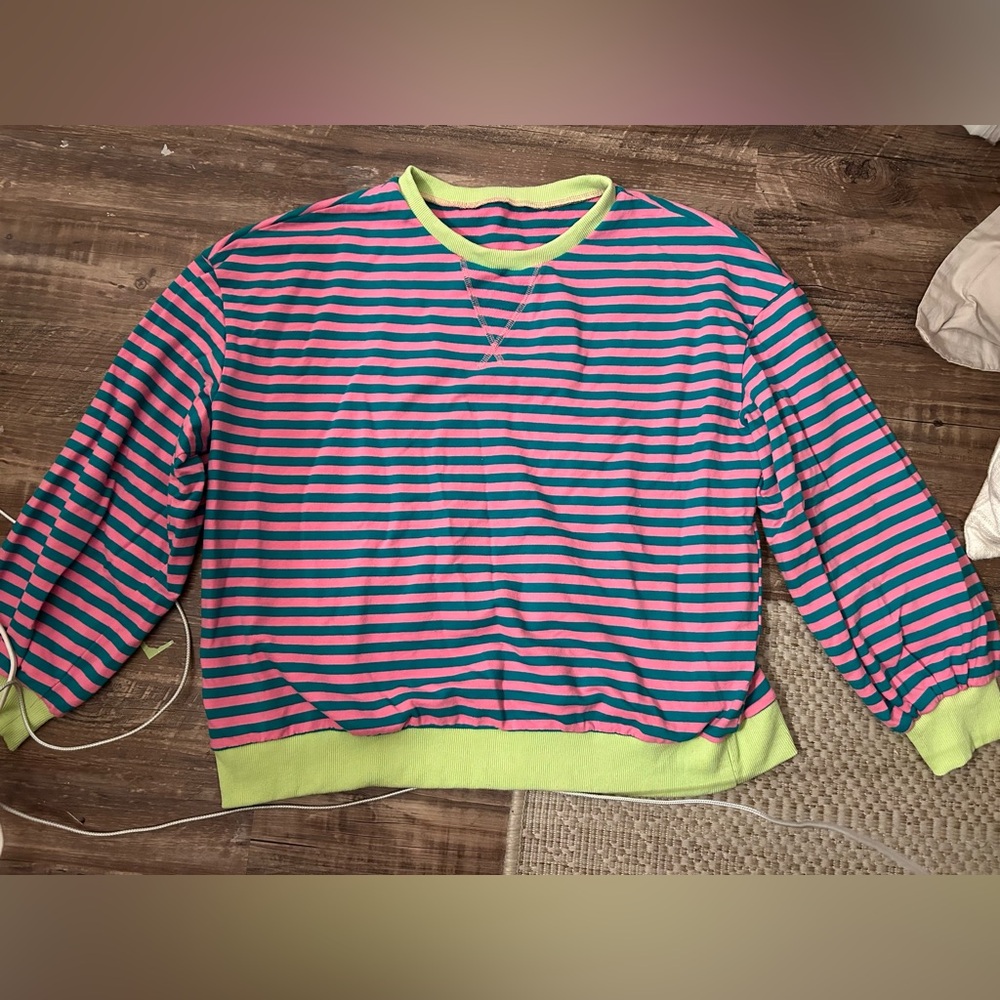 Light weight pullover